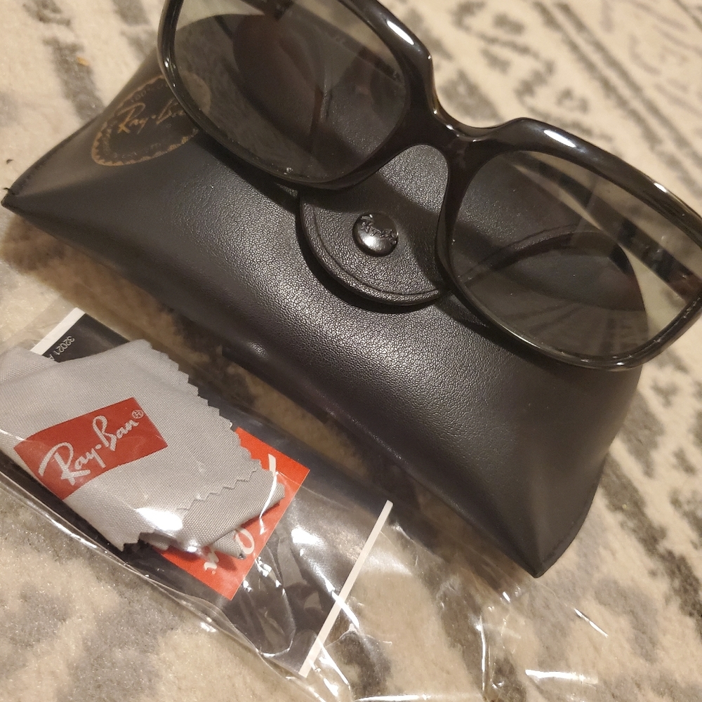 Women's Ray Bans - Picture 2 of 5